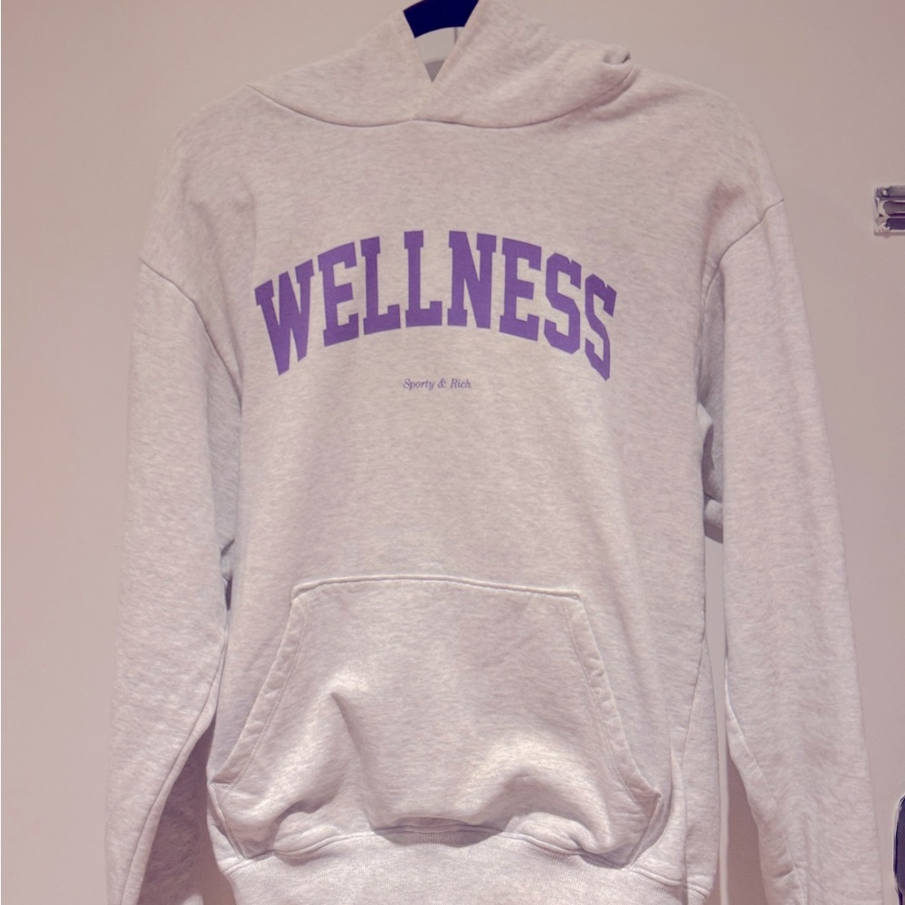 Sporty and rich woman’s hoodie size S